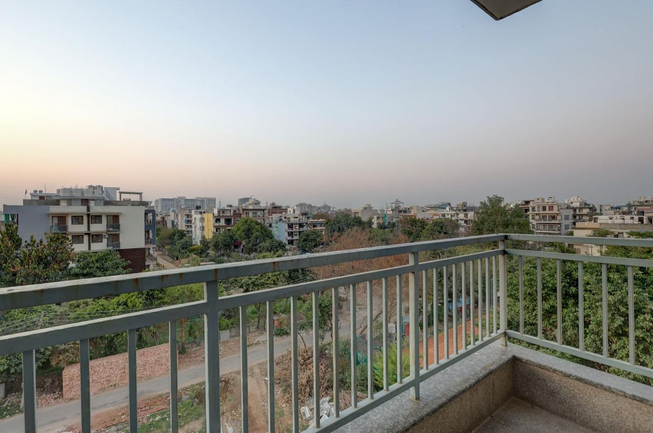 Hotel Grey Sky Balcony