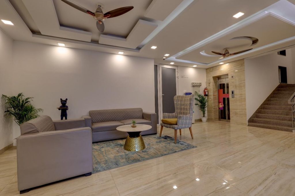 Hotel Grey Sky reception