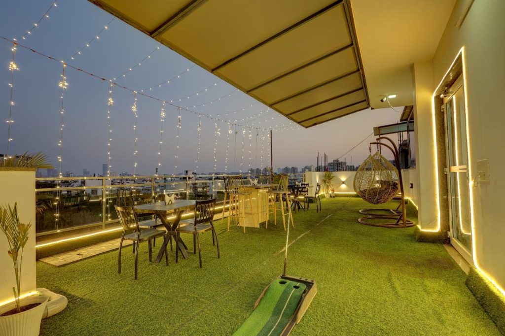 Hotel Grey Sky rooftop 2