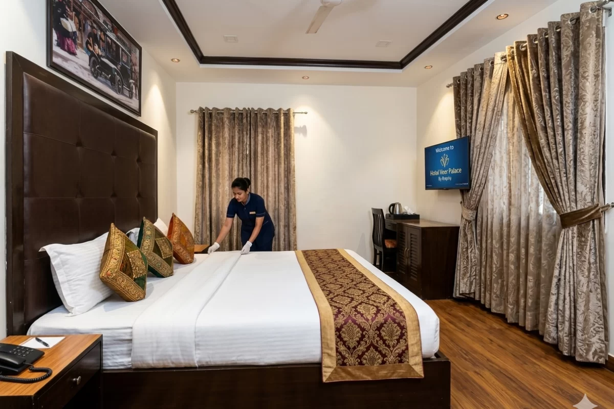 Room in Hotel Veer Palace By Greysky